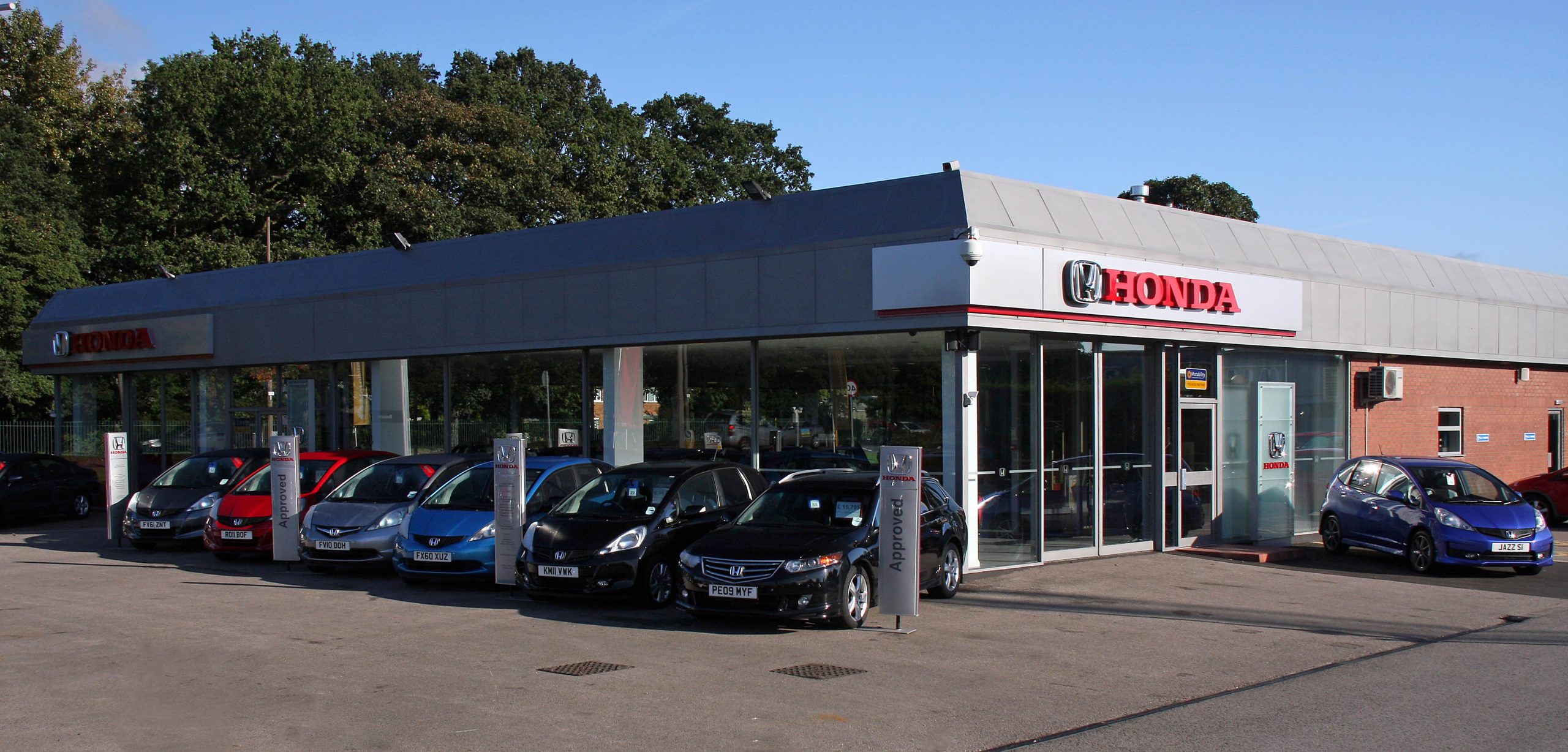 Honda dealership renews its support for local rugby club Car Dealer