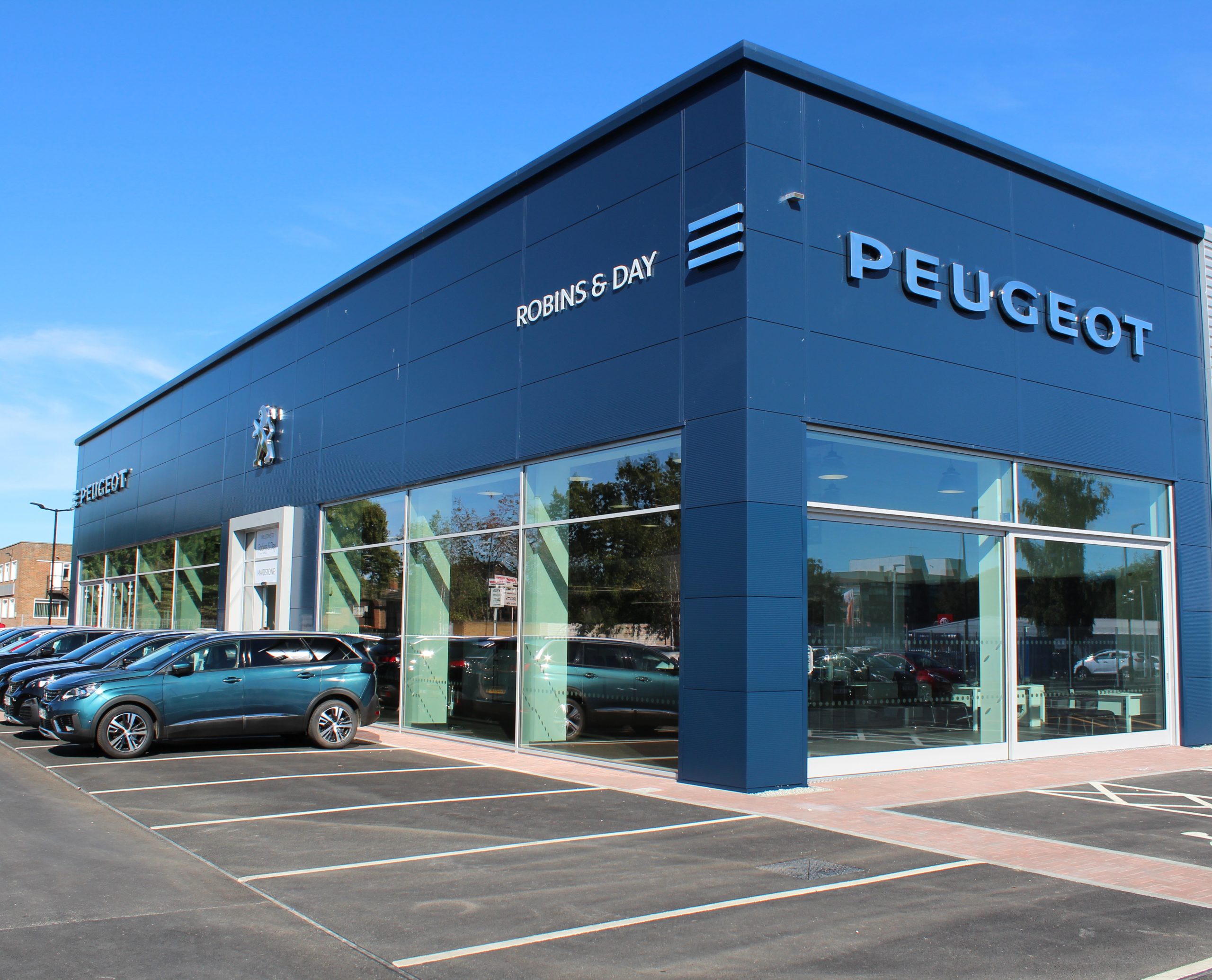 Robins & Day signs up to What Car? New Car Buying platform – Car Dealer