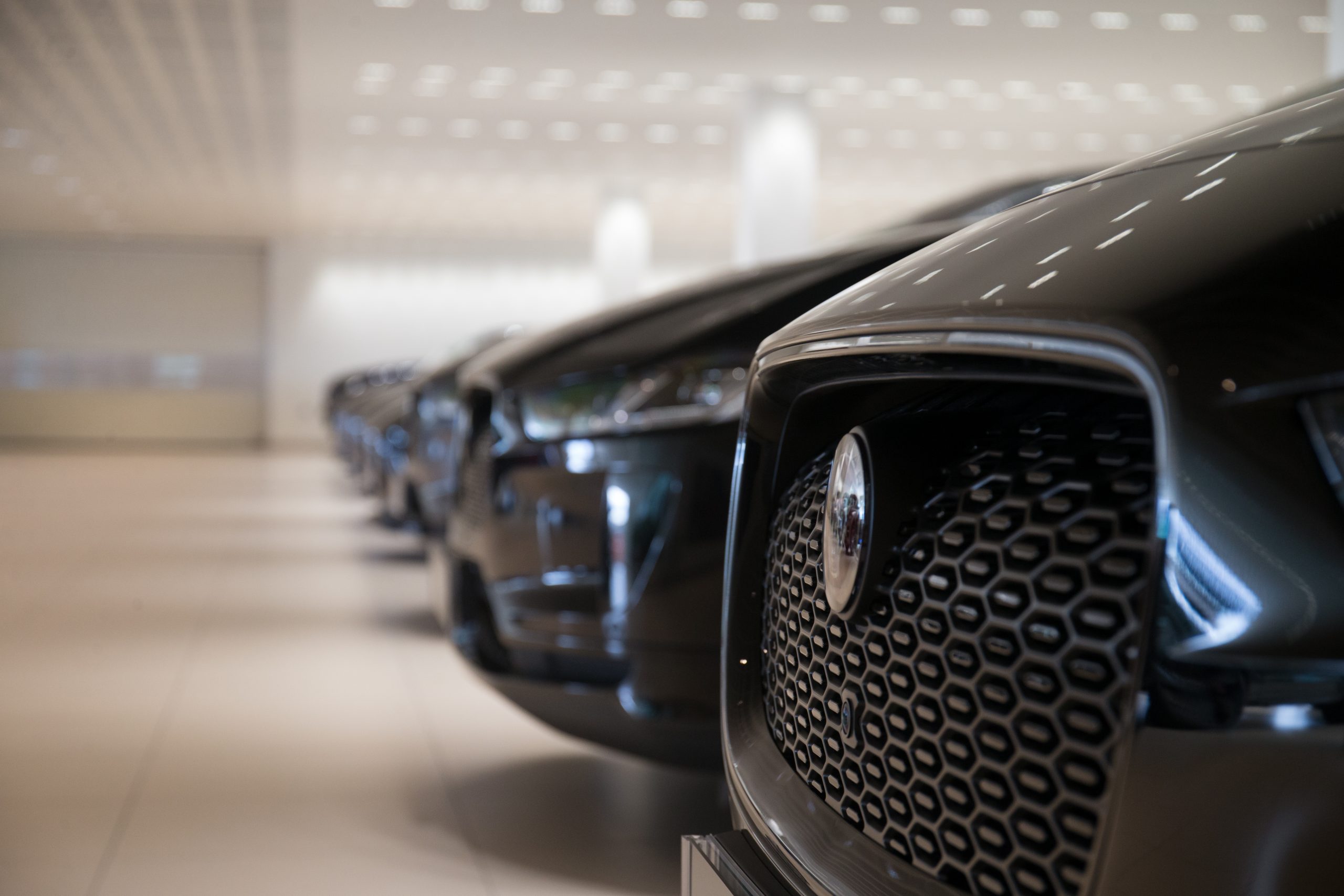 「ファイアブレイク」 – ジャガー、新車の販売中止は間違いではなく「戦略的決断」だったと語る – Car Dealer Magazine