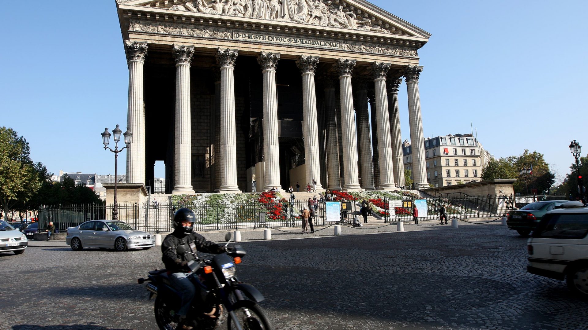 Paris introduces 30kph speed limit