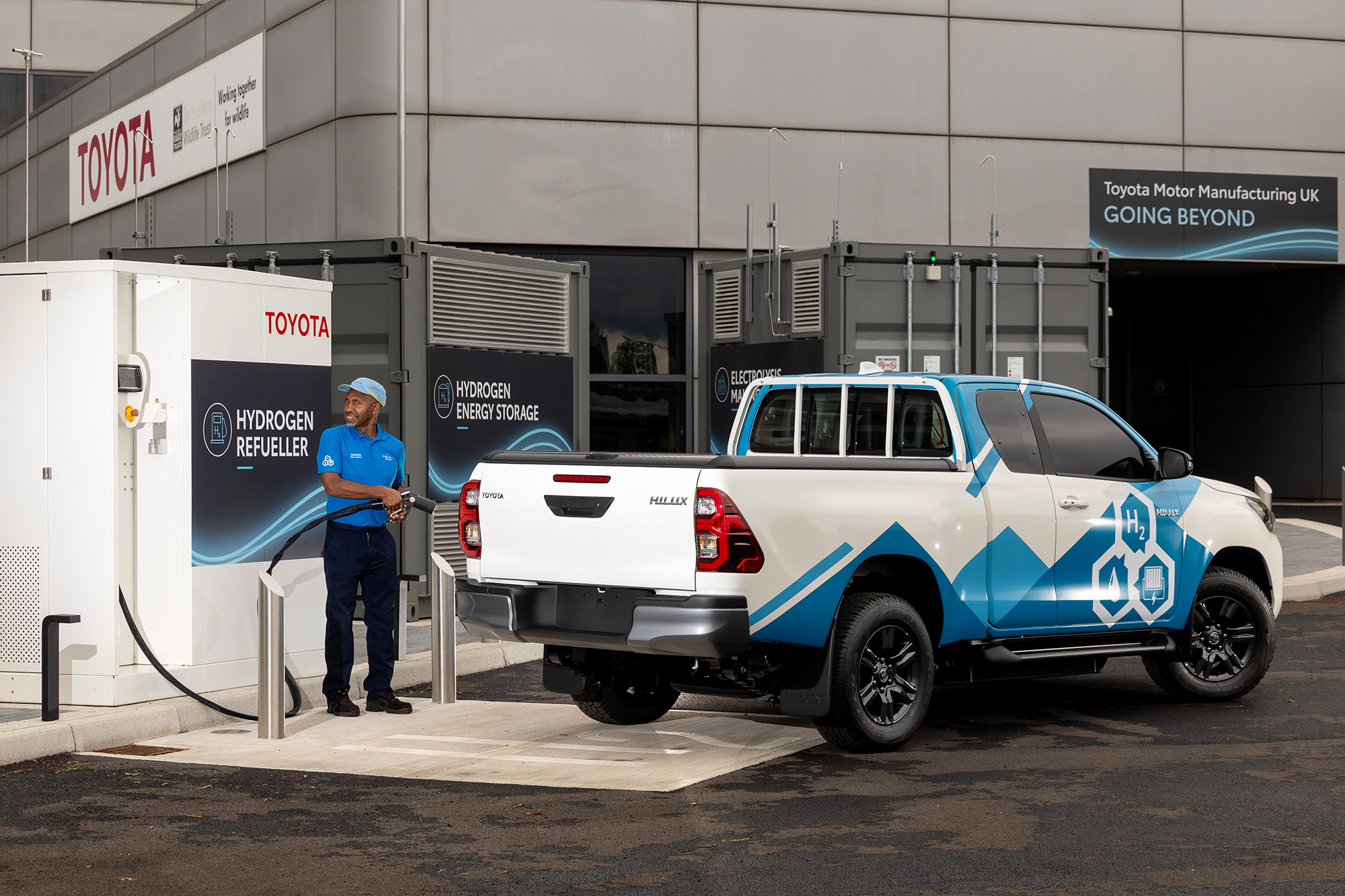 Toyota unveils hydrogen-fuelled Hilux built in UK – Car Dealer Magazine