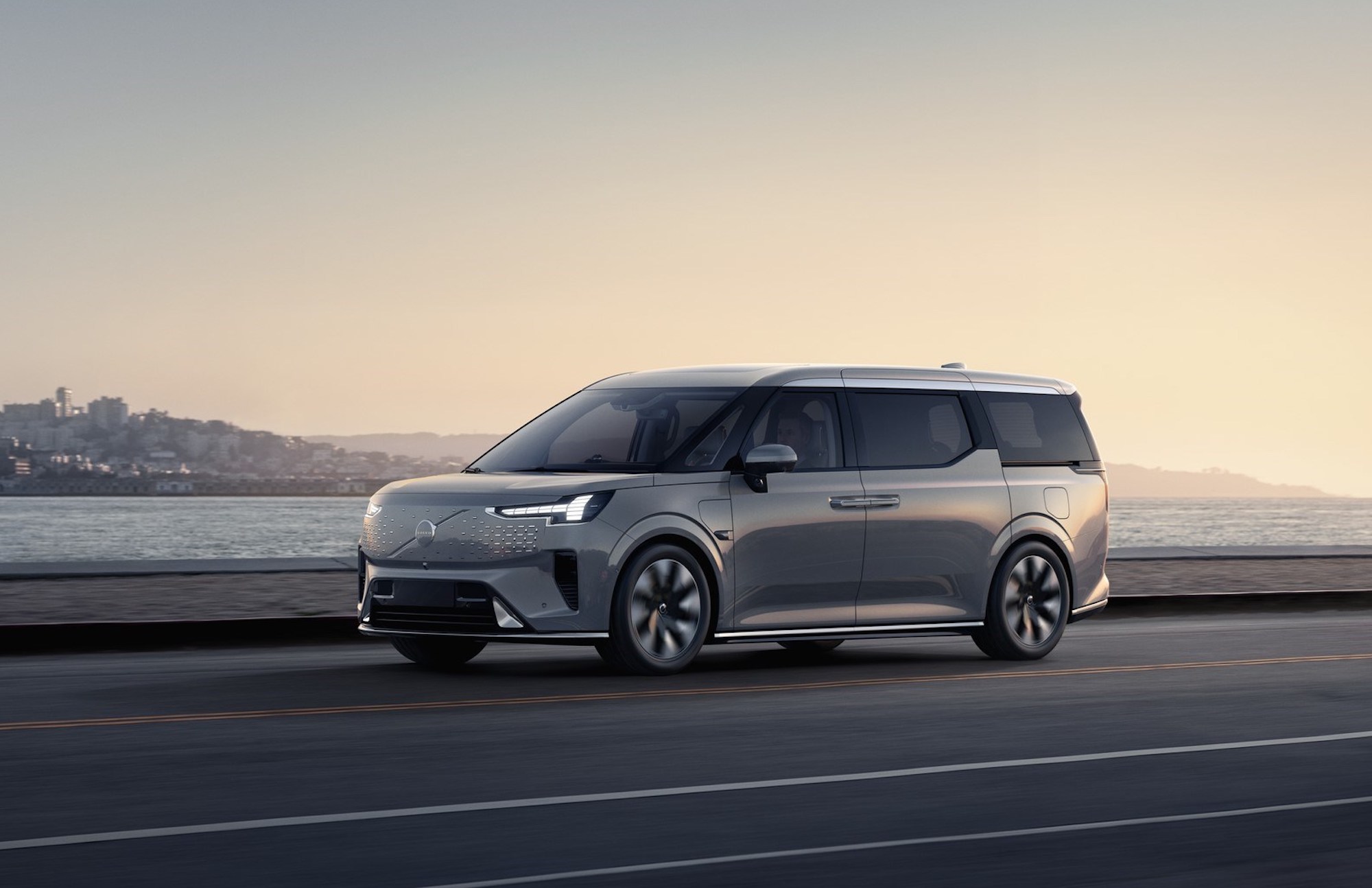 Nov 14 Cameron returns to King turns 75; Farage on I'm a