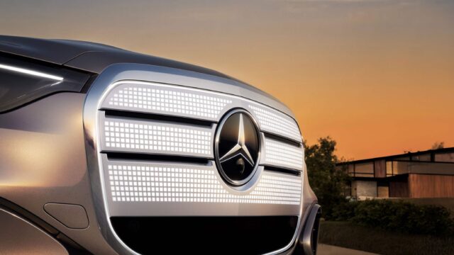 Aug 5: Tesla awards Elon Musk millions; UK-France 'one in, one out' deal; New Mercedes design