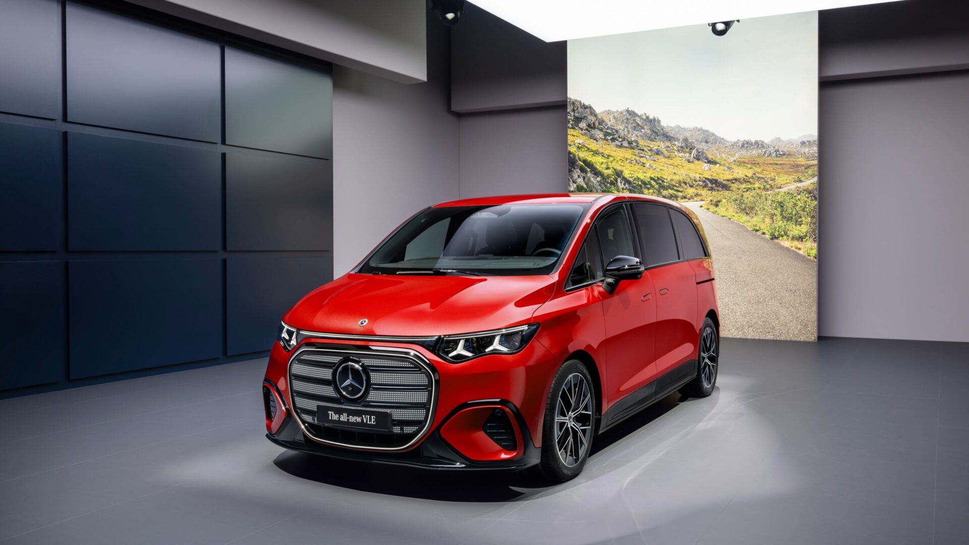 Mercedes reveals VLE luxury electric minivan