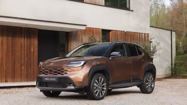 Apr 17: EasyJet heavy loss; Civil servant ousted over Mandelson vetting; New Yaris Cross