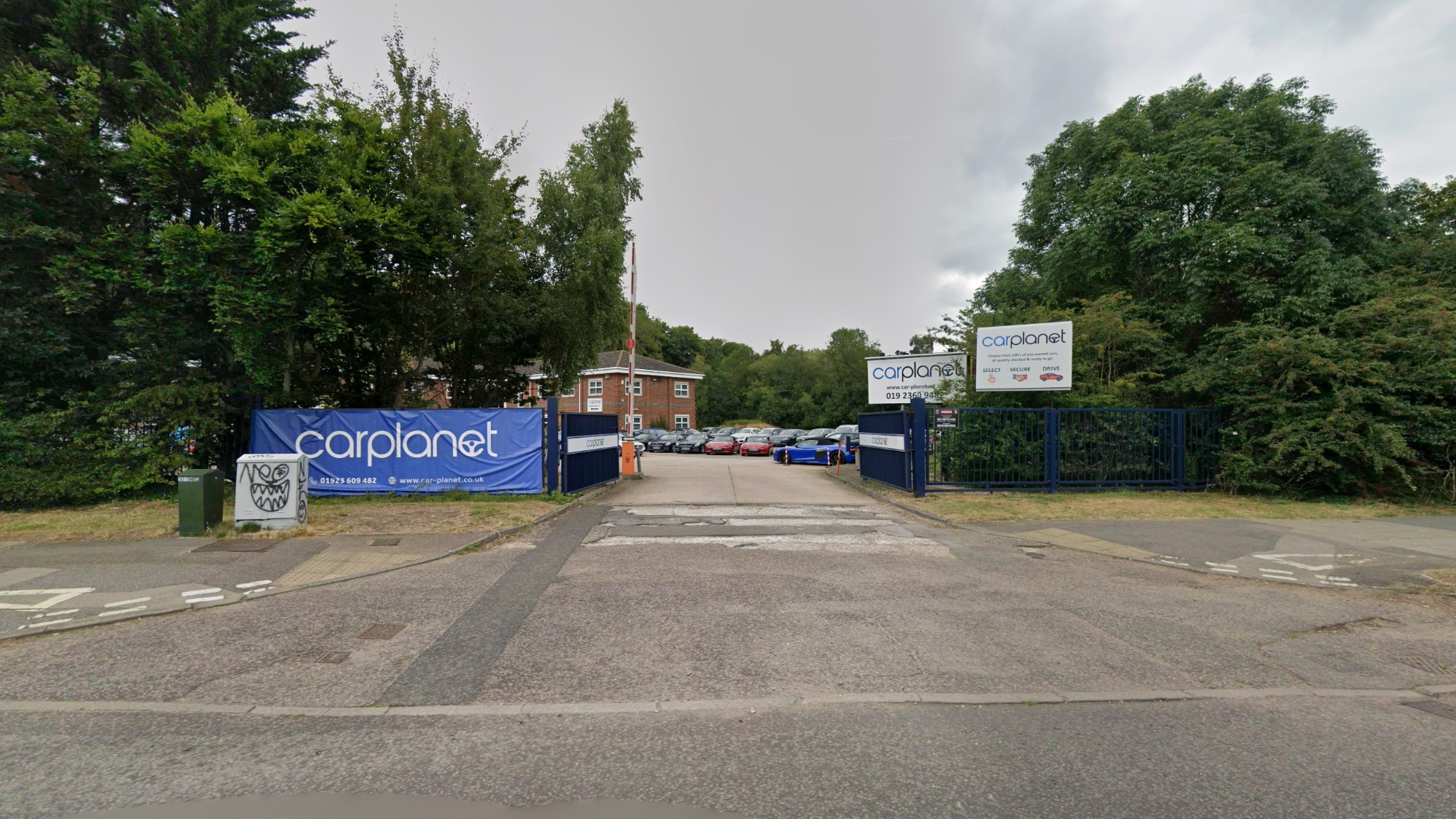 Customer stages protest outside Car Planet amid dispute with used car supermarket