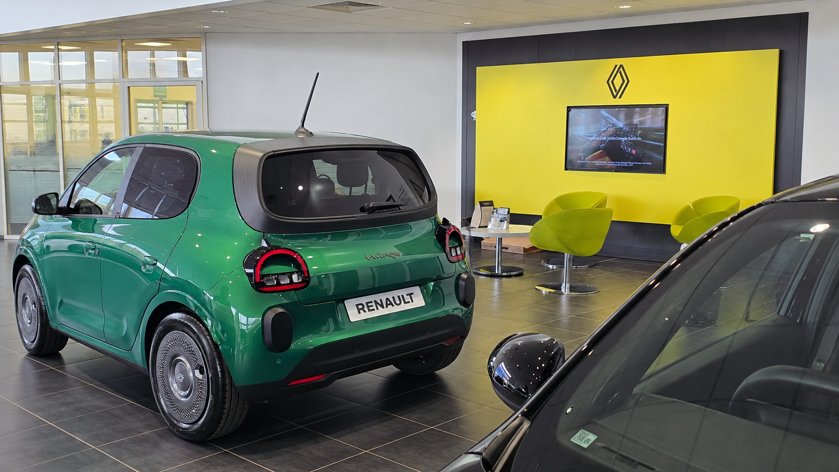 Cambria expands Invicta network with Renault and Dacia showroom in Bolton